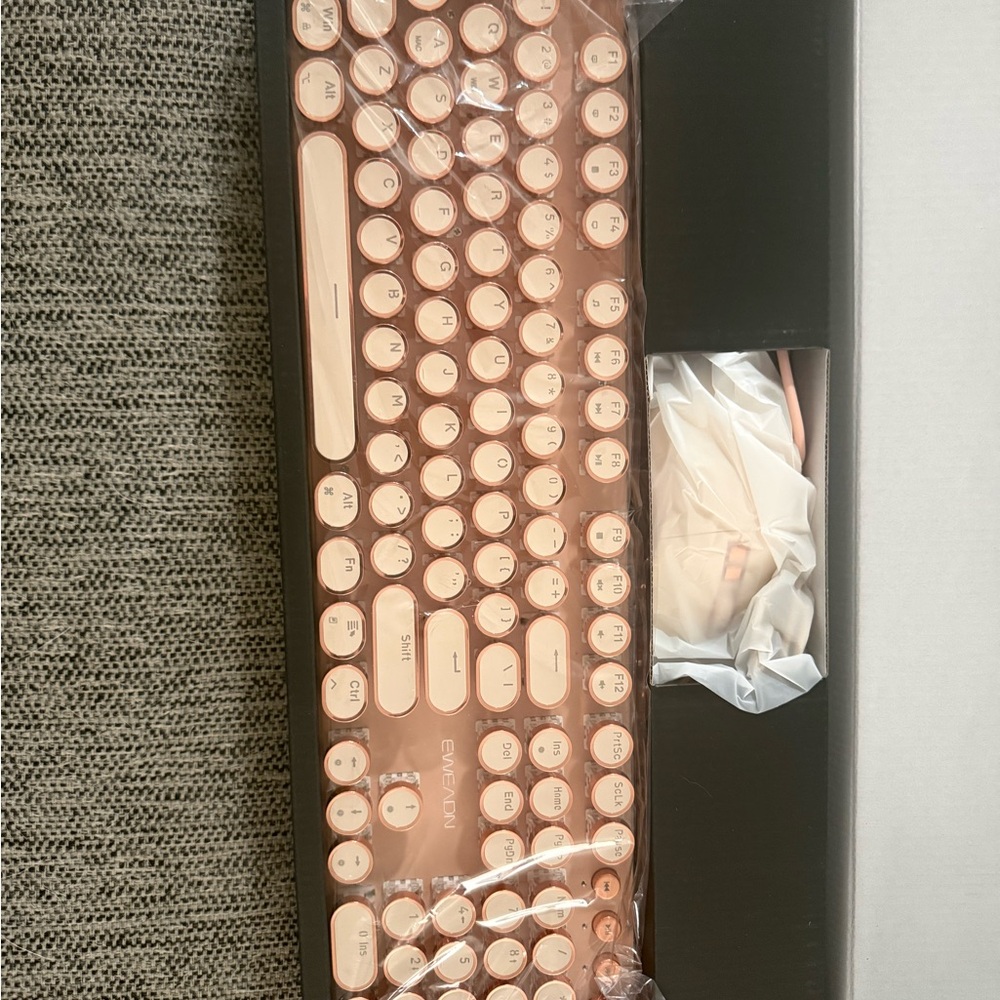Rose Gold Wireless Keyboard - Picture 4 of 6